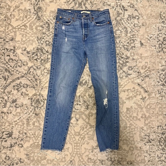 Levi's Wedgie Jeans Blue Wash Distressed Ankle Fit Size 26 Women’s - Picture 2 of 9